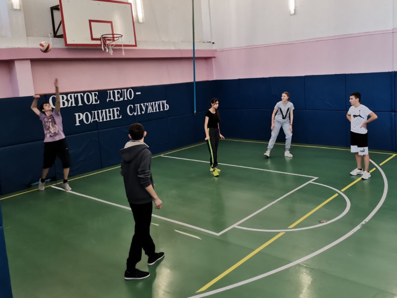 В МКОУ Вальдиватской СШ им. Г.А. Жукова прошел турнир по волейболу.