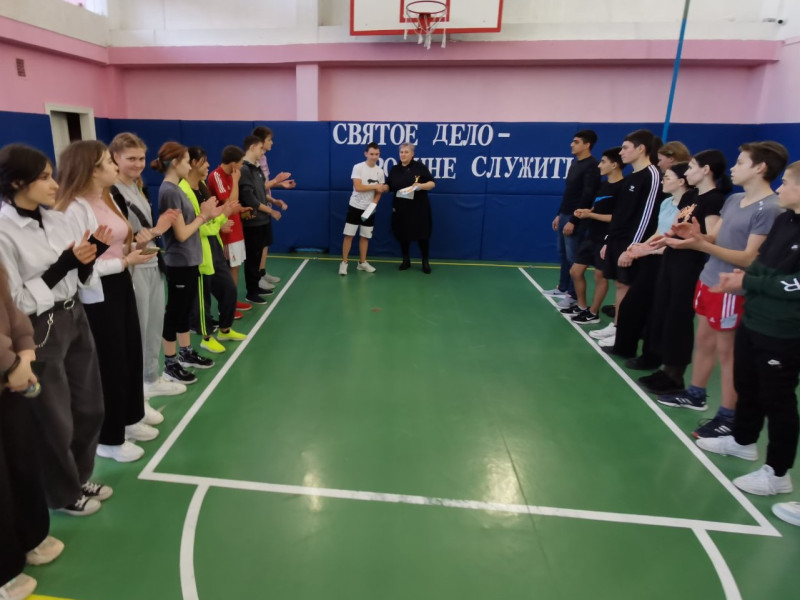 В МКОУ Вальдиватской СШ им. Г.А. Жукова прошел турнир по волейболу.